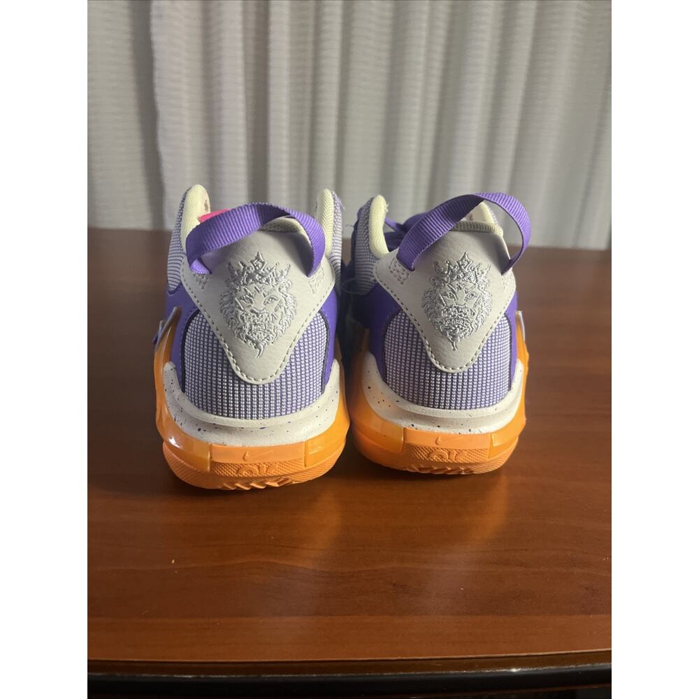 Nike Boys LeBron James Witness 7 Basketball Shoes Size 4Y Purple Gold Lakers - Picture 5 of 10